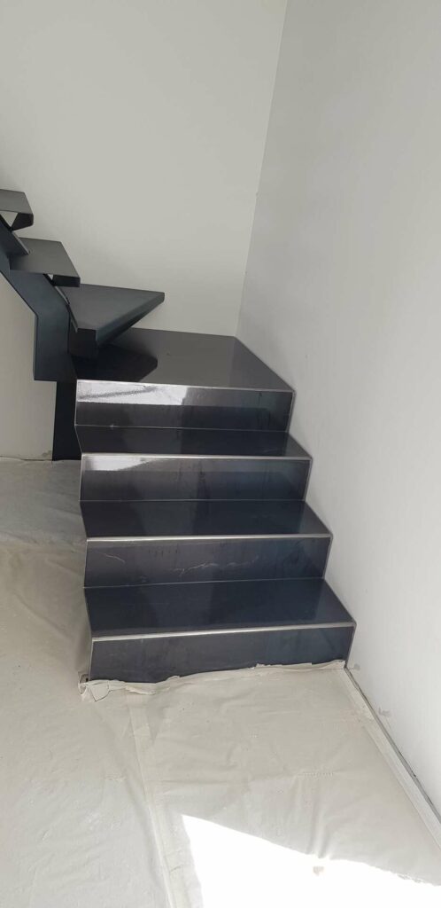 csv00500-escalier-metallique-web Escaliers Métalliques Sur Mesure et Garde-Corps