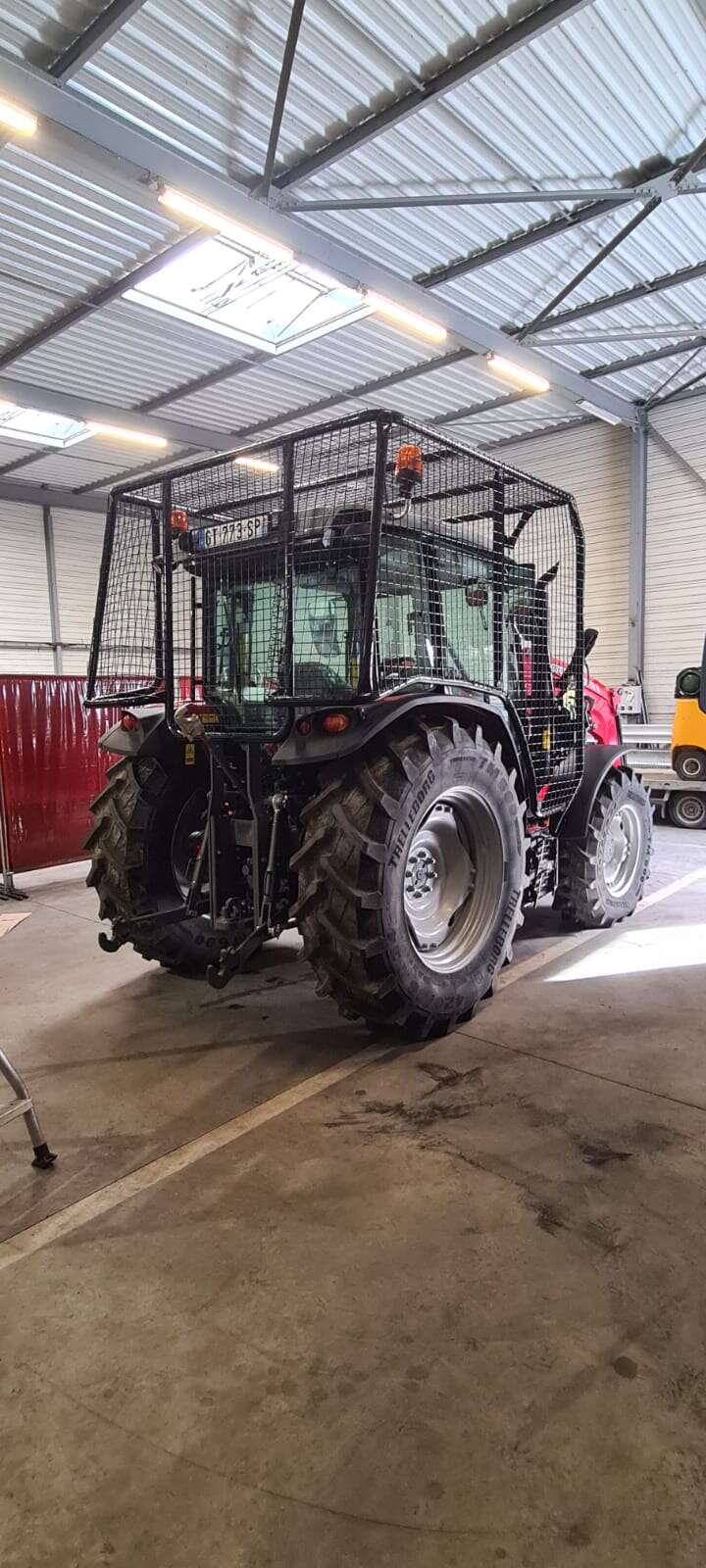 Cage métallique sur mesure CSV Métallerie atelier Mennecy cage de protection métallique pour tracteur