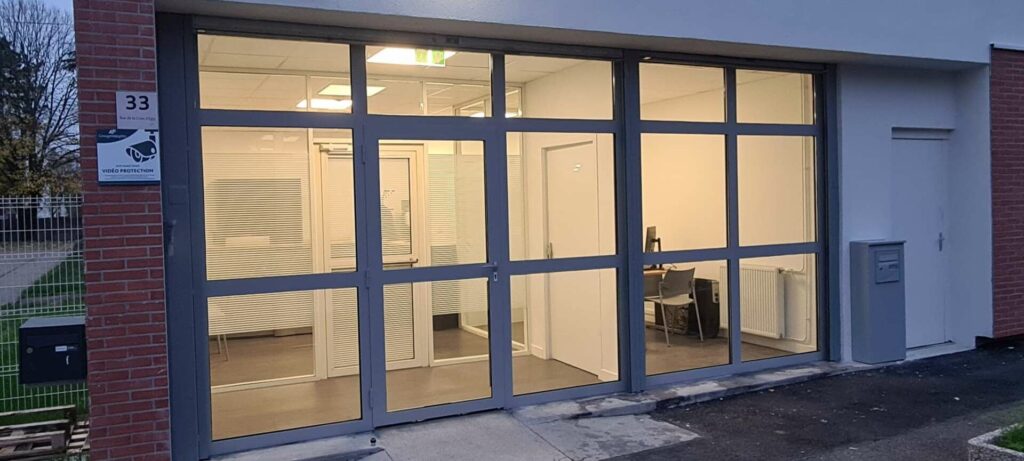 csv00500-facade-vitree-cabinet-medical