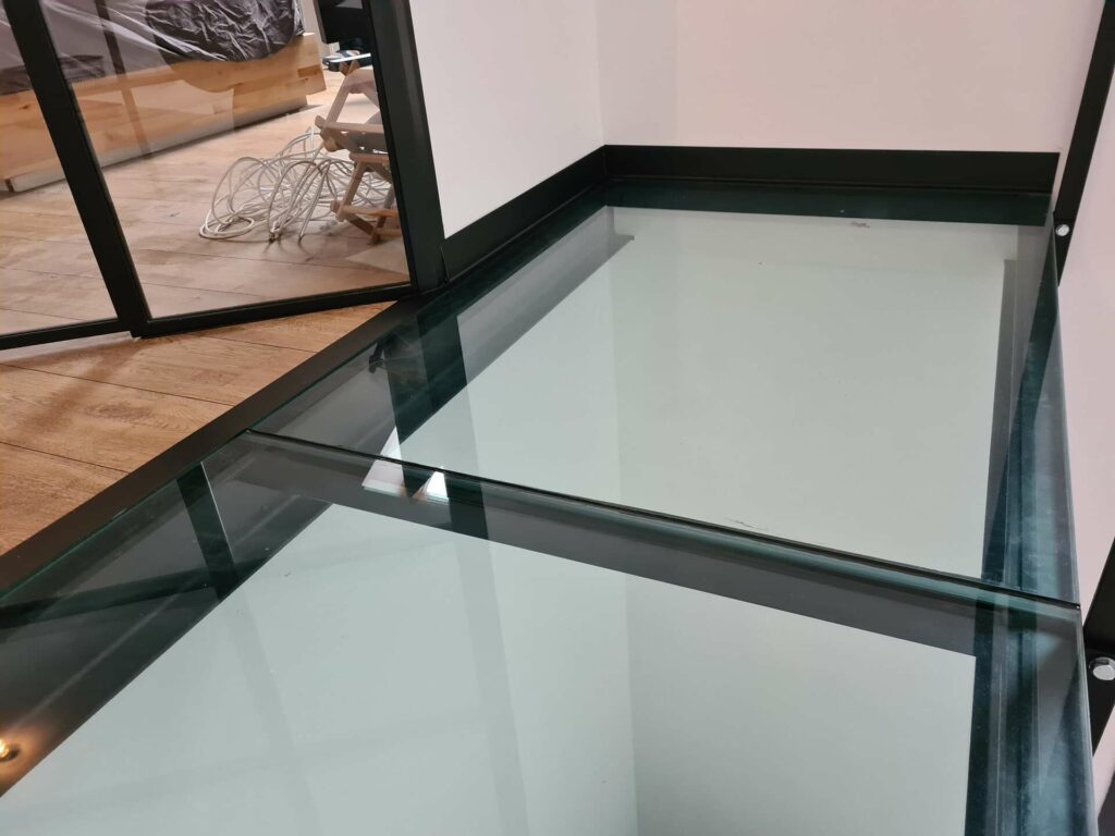 csv01800-fabricant-plancher-en-verre-web