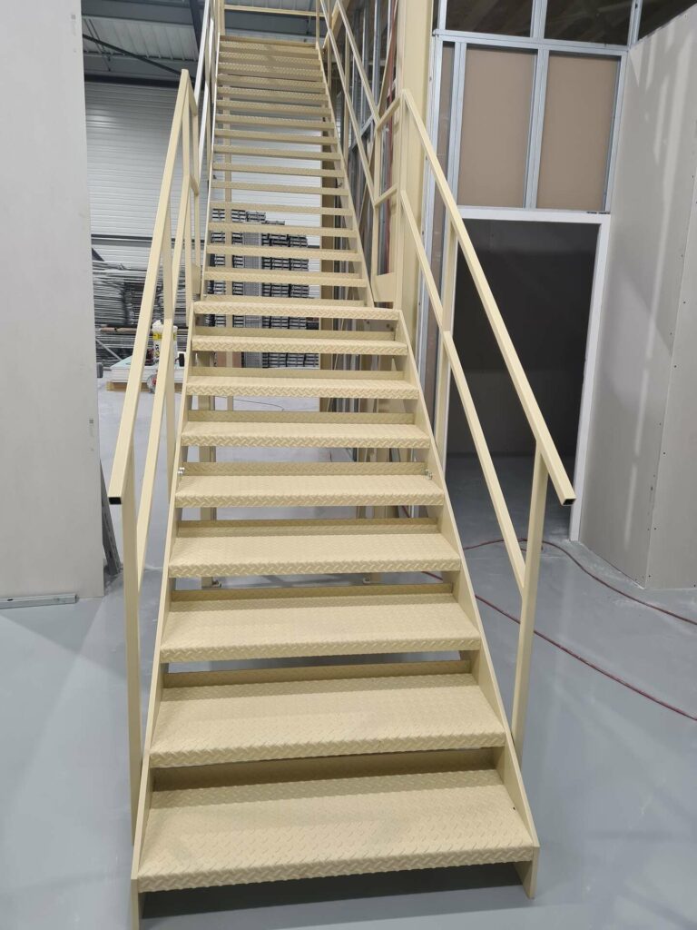 csv05100-escalier-metallique-industriel-web Escaliers Métalliques Sur Mesure et Garde-Corps