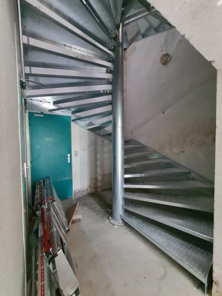 csv07200-fabricant-installateur-escalier-web Escaliers Métalliques Sur Mesure et Garde-Corps