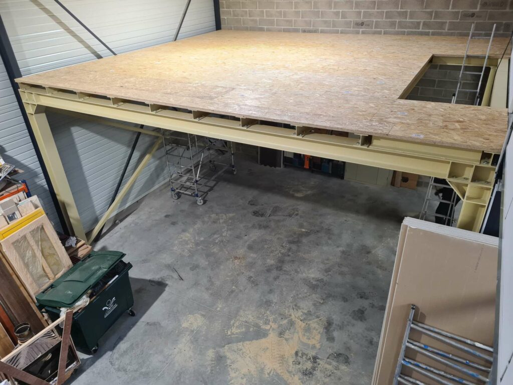 csv04900-mezzanine-metallique-industrielle-web Escaliers Métalliques Sur Mesure et Garde-Corps