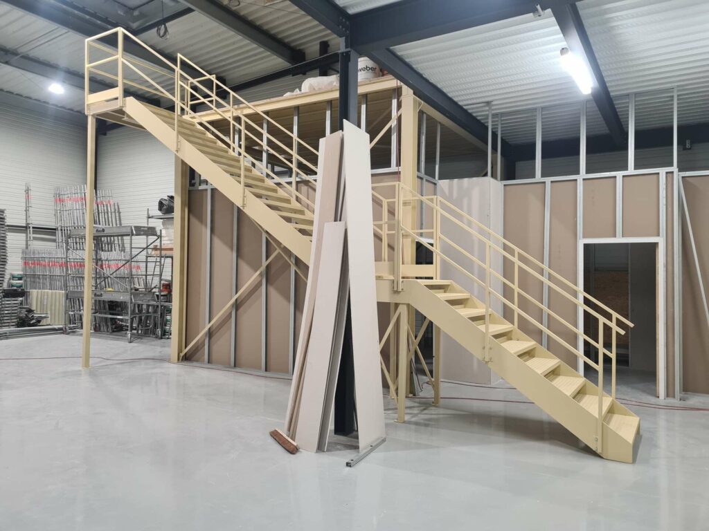 csv05000-escalier-metallique-industriel-mezzanine-web Escaliers Métalliques Sur Mesure et Garde-Corps